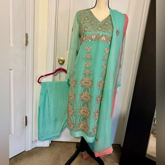 PAKISTANI CUSTOM DESIGNED EMBROIDERED DRESS 3 PIECE - Picture 6 of 9